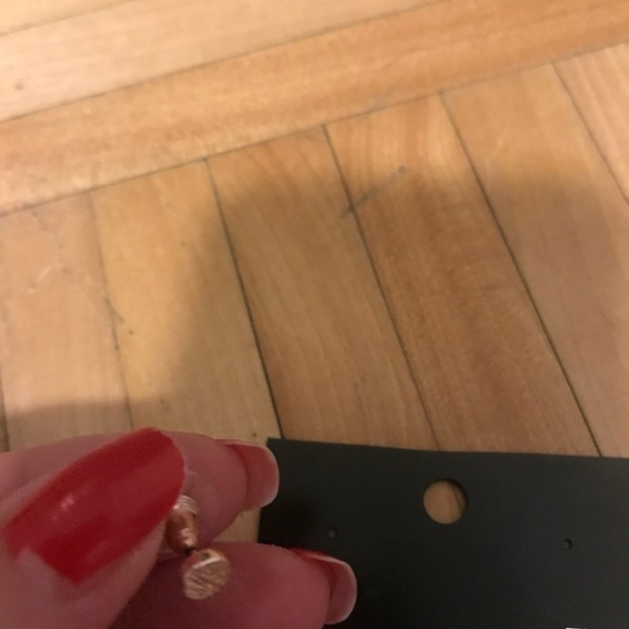 Guess  gold earrings nwot​​​​​​​​ - Picture 2 of 4